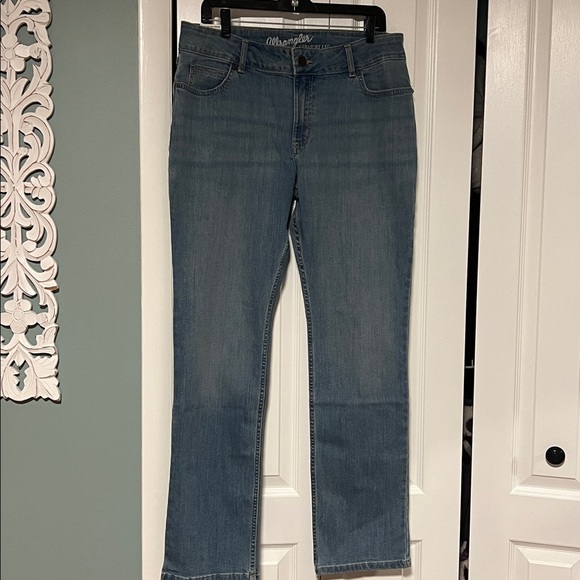 Wrangler Women’s Straight Leg Jeans - Picture 4 of 8